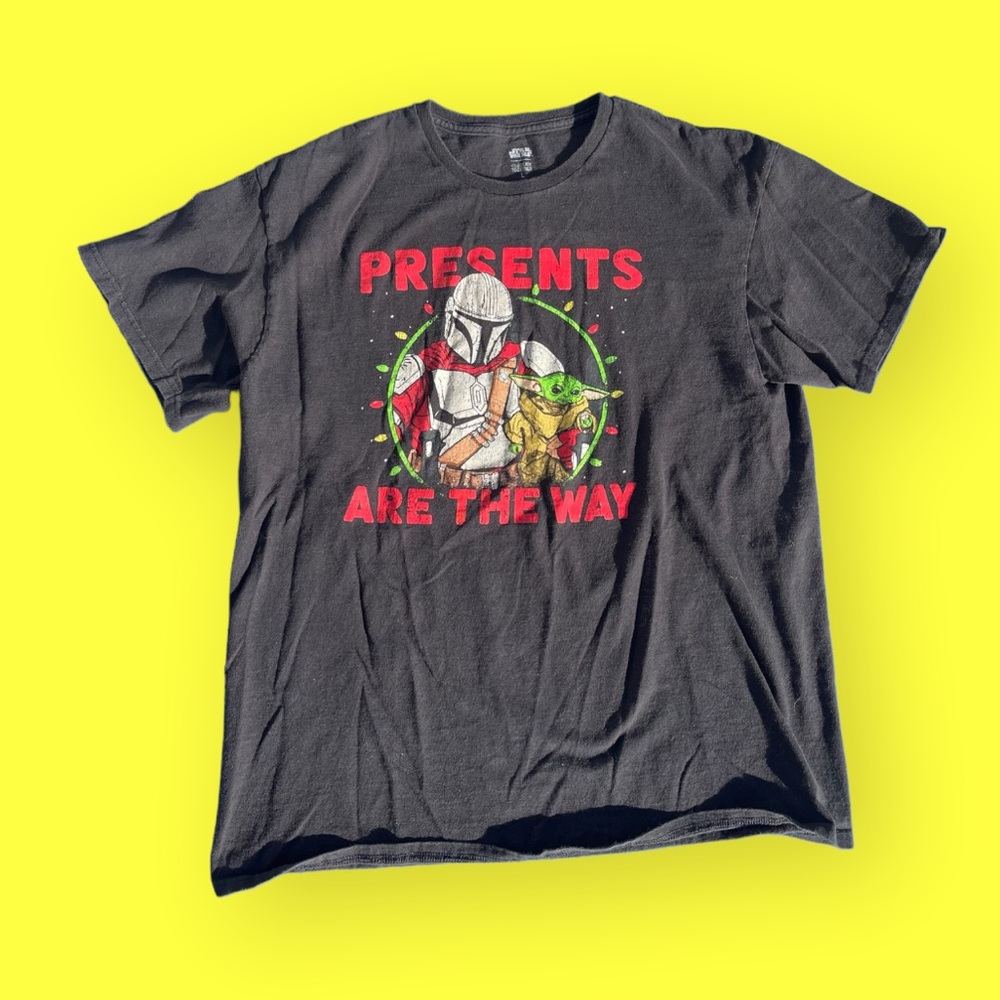 Star Wars / Mandalorian & Baby Yoda Christmas Shirt Size Large
